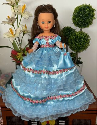 Muñeca Nancy vestida de Sissi Emperatriz artesanal
