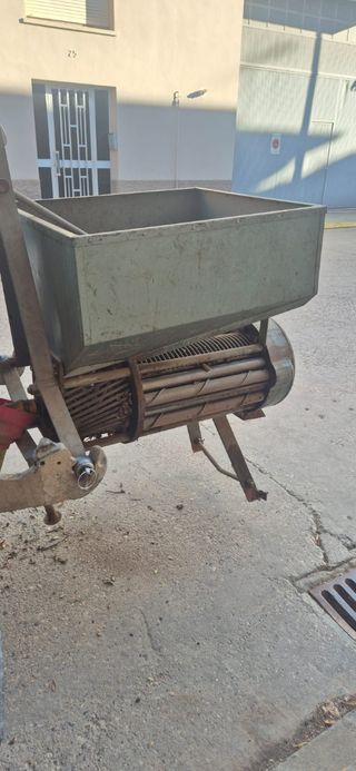 Peladora/Esquetlladora d'ametlles