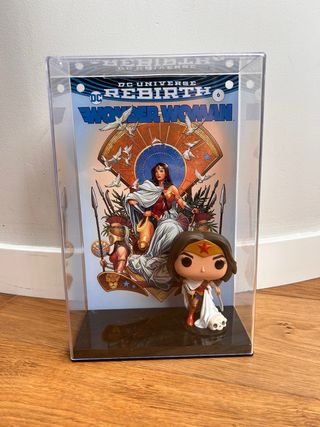 Wonder Woman Funko Pop con cómic