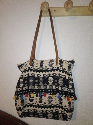 Bolsos sin estrenar y con poco uso.5 euro unidad