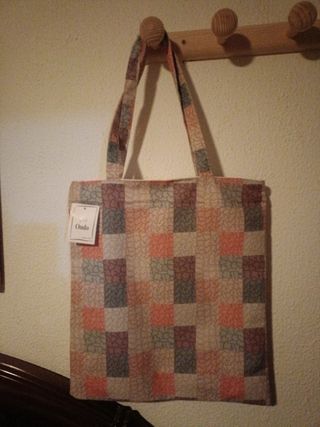 Bolsos sin estrenar y con poco uso.5 euro unidad