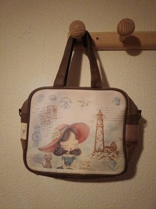 Bolsos sin estrenar y con poco uso.5 euro unidad