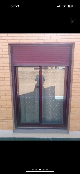 Puerta aluminio con persiana 141 de ancho 220 alto