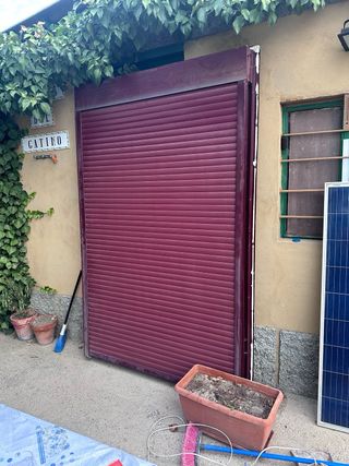 Puerta aluminio con persiana 141 de ancho 220 alto