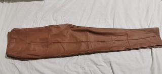 Pantalón polipiel camel