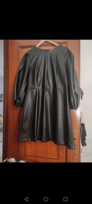 Vestido polipiel negro manga larga