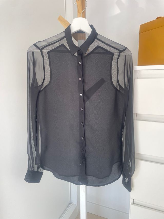 Blusa transparente negra