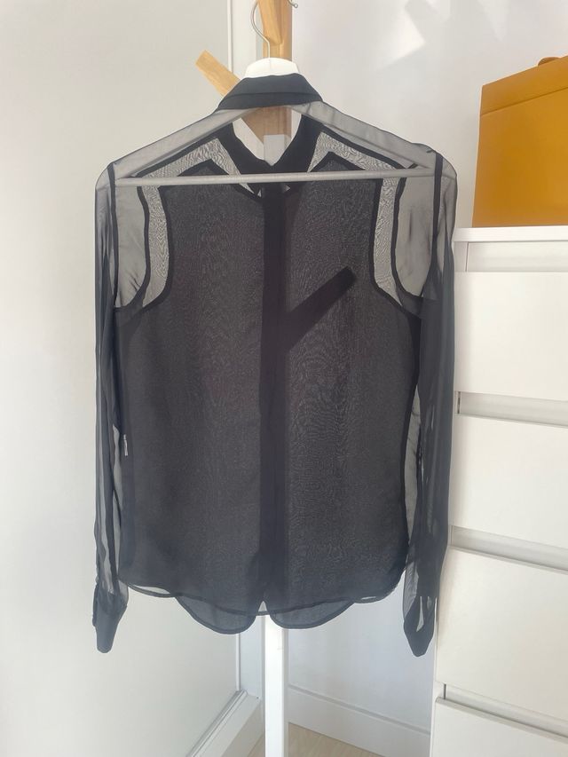 Blusa transparente negra