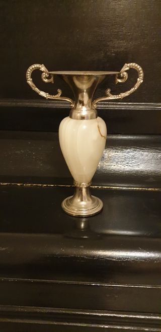 Vaso in madreperla e metallo