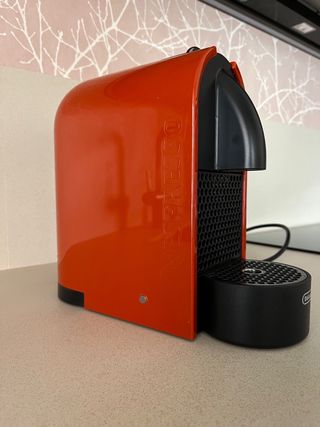 Cafetera Nespresso Delonghi Roja