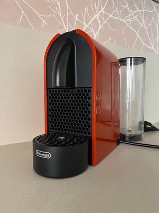 Cafetera Nespresso Delonghi Roja