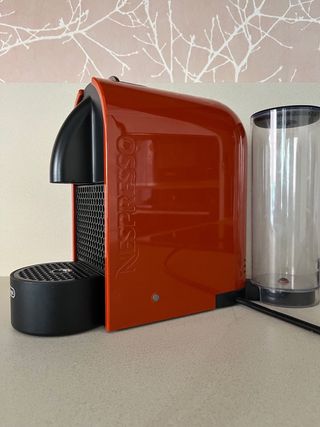 Cafetera Nespresso Delonghi Roja