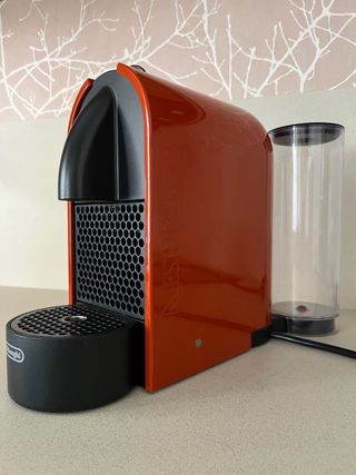 Cafetera Nespresso Delonghi Roja