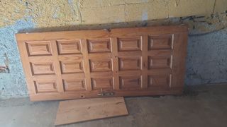 Puerta de madera maciza
