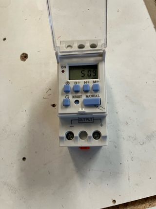 Reloj Programador Carril DIN 12voltios DC