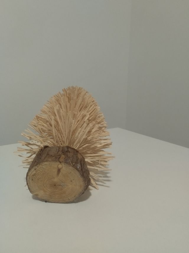 Árbol decorativo mini de mimbre y madera