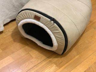 Cama para perros cerrada y cálida