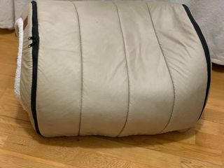 Cama para perros cerrada y cálida