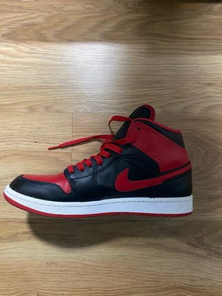 Jordan 1 Mid Rojo/Negro originales