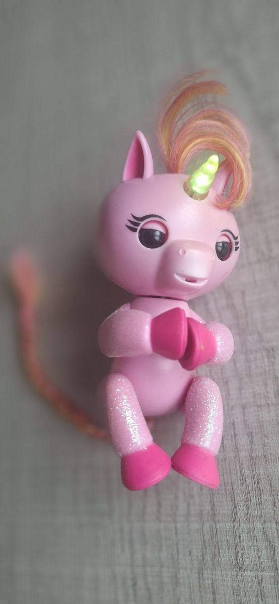 Unicornio Fingerlings Rosa