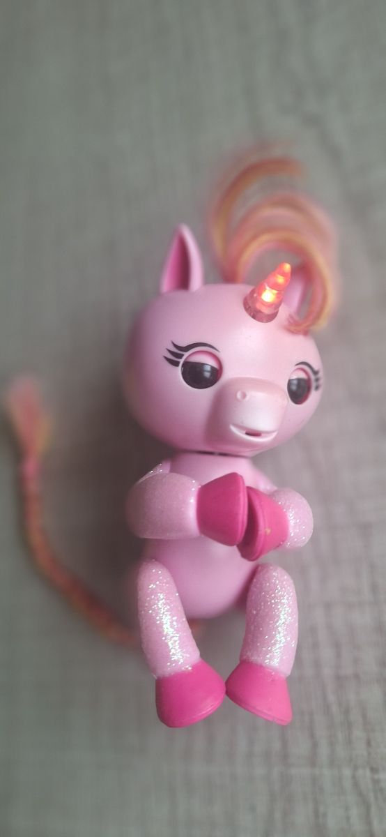 Unicornio Fingerlings Rosa