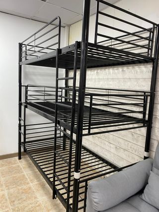 Práctica Litera triple metálica negra