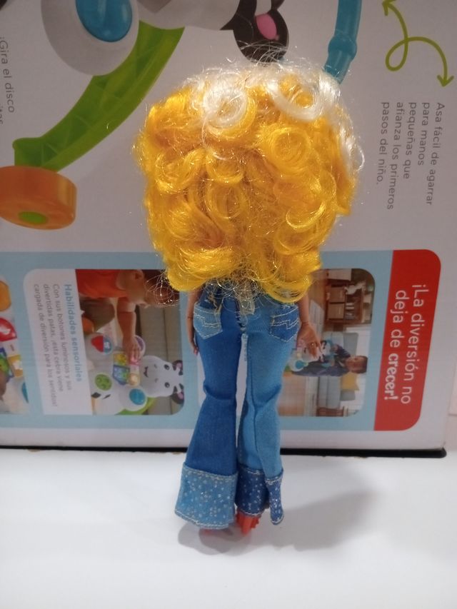Muñeca LOL con traje de mezclilla