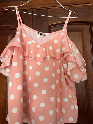 Blusa lunares hombros descubiertos