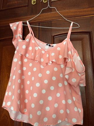 Blusa lunares hombros descubiertos