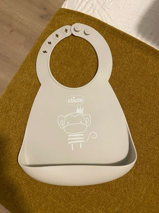 Babero Chicco mono gris