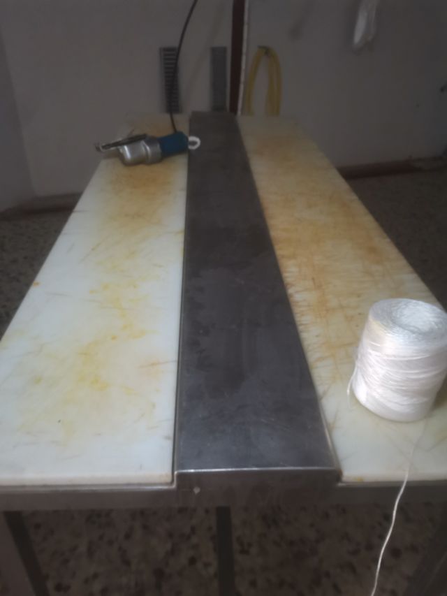Mesa de trabajo para deshuesar carne