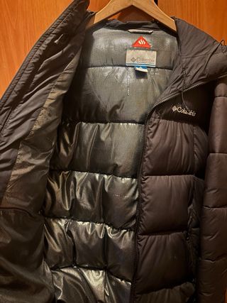Abrigo Columbia Negro con Capucha