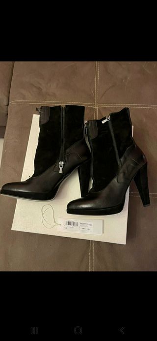 Stivaletti Stefanel neri con zip
