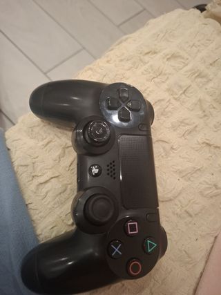 PS4 1TB + 6 Giochi + Controller