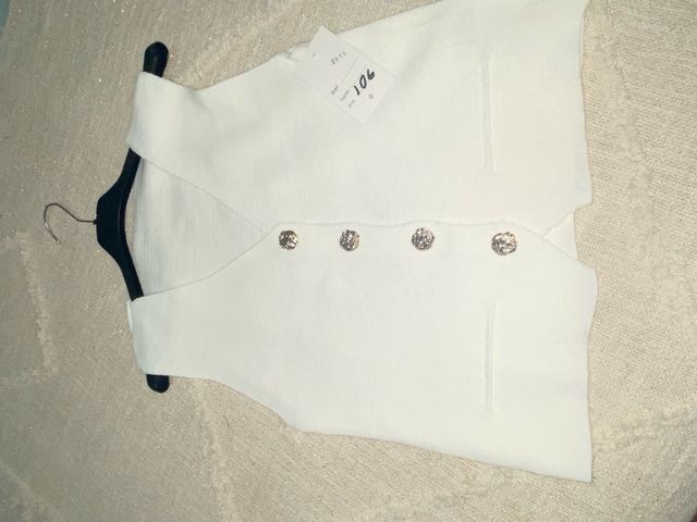 Chaleco blanco con botones
