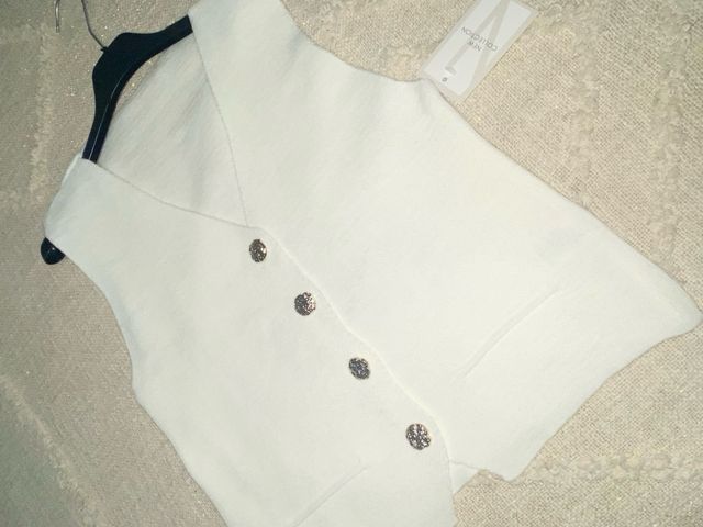 Chaleco blanco con botones
