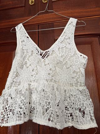 Blusita blanca de encaje