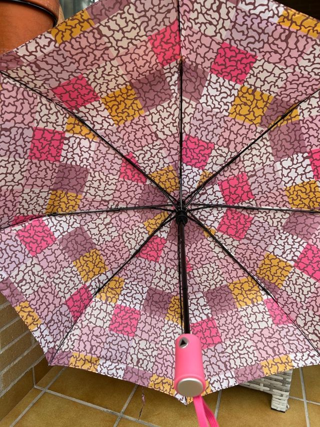 Paraguas estampado beige y gris