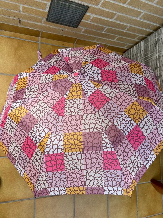 Paraguas estampado beige y gris