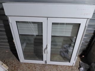 Ventana de aluminio blanca