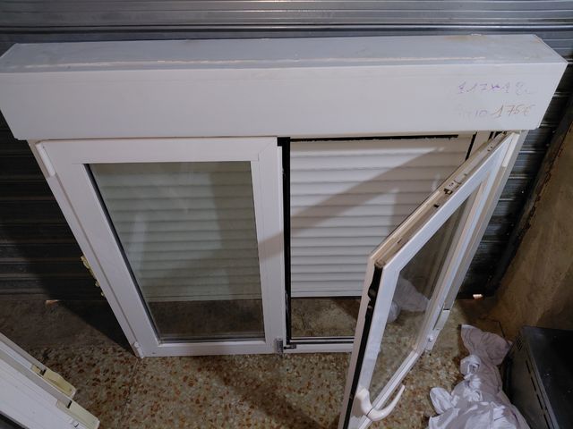 Ventana de aluminio blanca