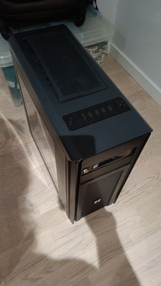 PC Gaming Negra y Gris