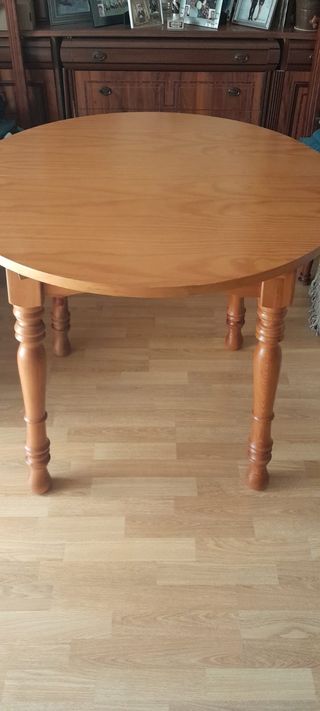 Mesa de salón extensible de madera