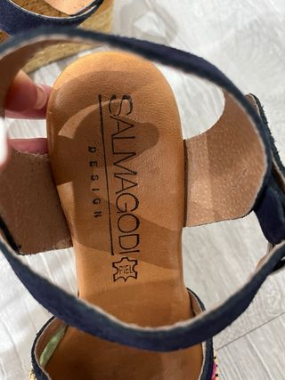 Sandalias de piel con cuña azul marino.Solo envio 