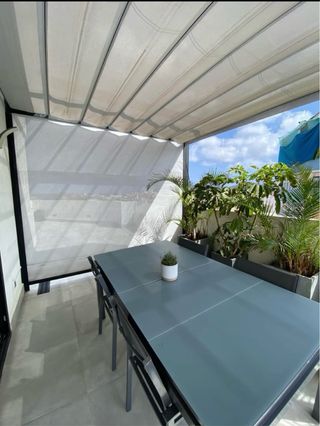 Pérgola con toldo automatico