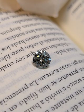 Moissanita azul verdosa