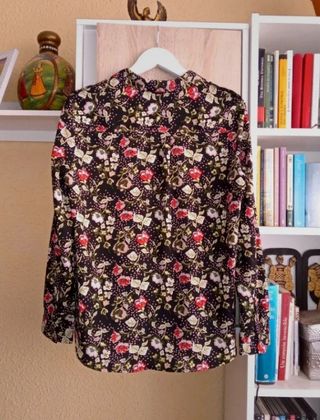 (XL) Camisa con estampada floral de manga larga