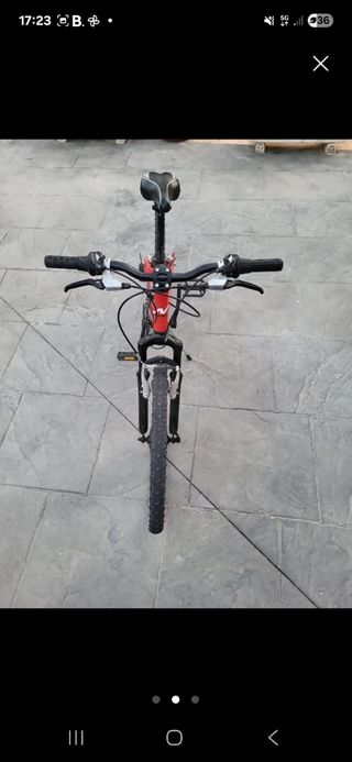 Bicicleta roja infantil