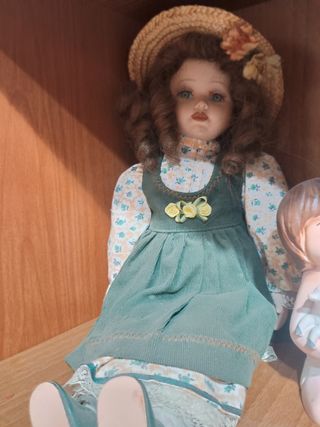 Muñeca de porcelana vintage