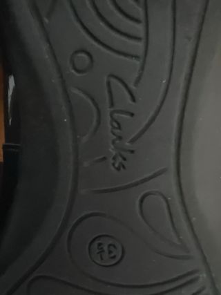 Manoletinas de charol. Clarks. Número 36